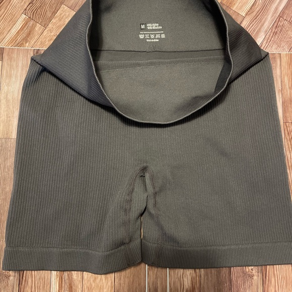 Source Unknown Dark Green Ribbed Bike Shorts - Picture 2 of 5